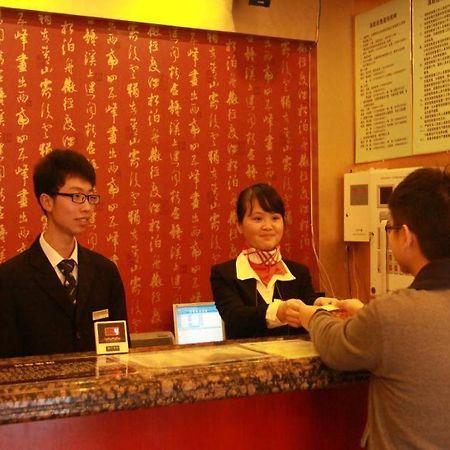 Greentree Inn Guiyang Penshuichi Business Hotel Dış mekan fotoğraf